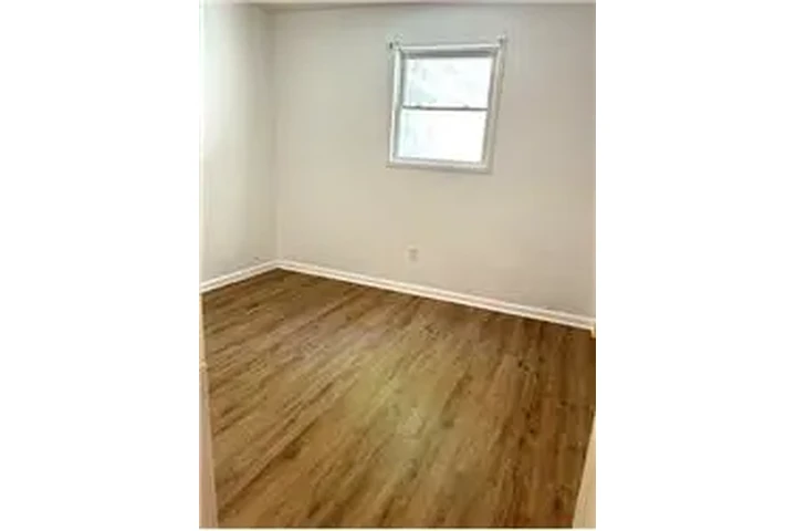 $600 : Rental property with 2 bedro image 8