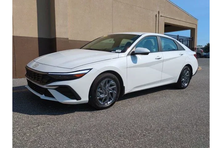 $23998 : Hyundai ELANTRA 2024 SEL 4dr image 8