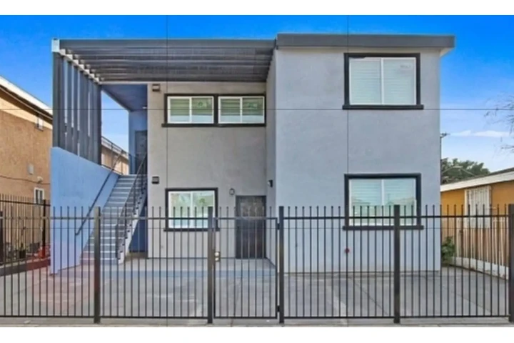 $900 : Rento cuarto en compton image 5