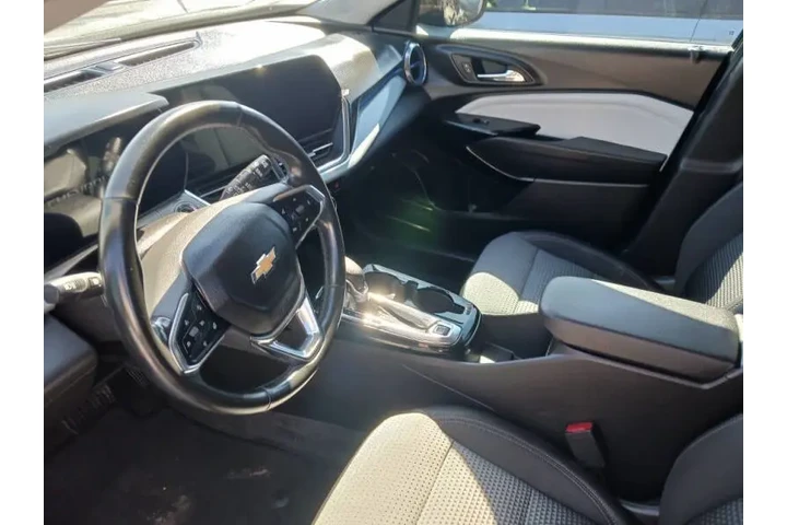 $21500 : 2025 Trax LT image 4