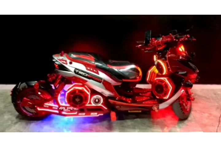 $5000 : Scooter Roja Personalizada image 4