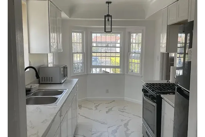 $2895 : HOME FOR RENT IN LOS ANGELES image 9