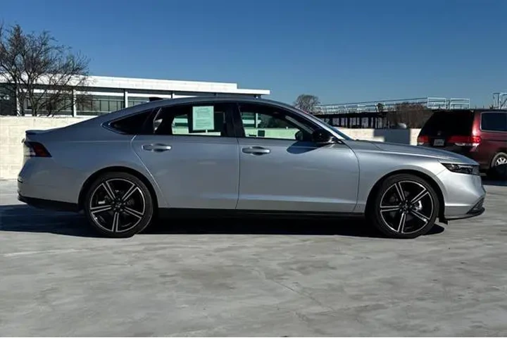 $29651 : Honda Accord Hybrid 2025 Spo image 2