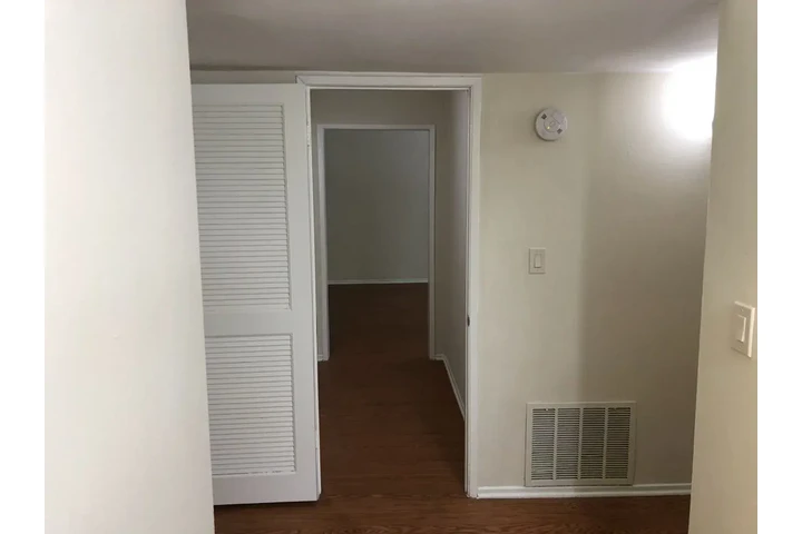 $800 : DREAM APARTMENT WAITING image 2