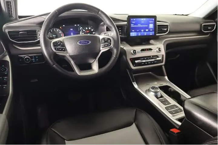 $29549 : Ford Explorer 2024 XLT 4dr S image 2