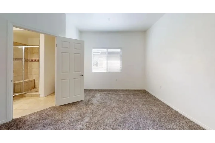 $2350 : Nice 3 bedroom apartment image 6