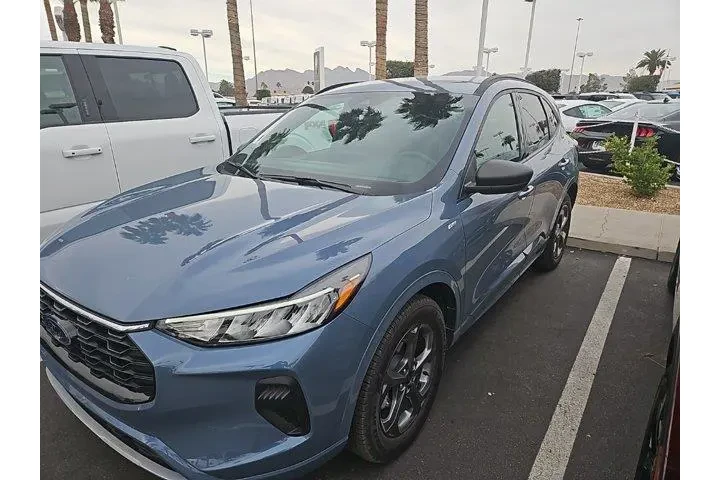 $23852 : Ford Escape Hybrid 2024 ST-L image 1