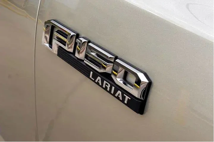 $25977 : Ford F-150 2017 4x4 Lariat 4 image 5