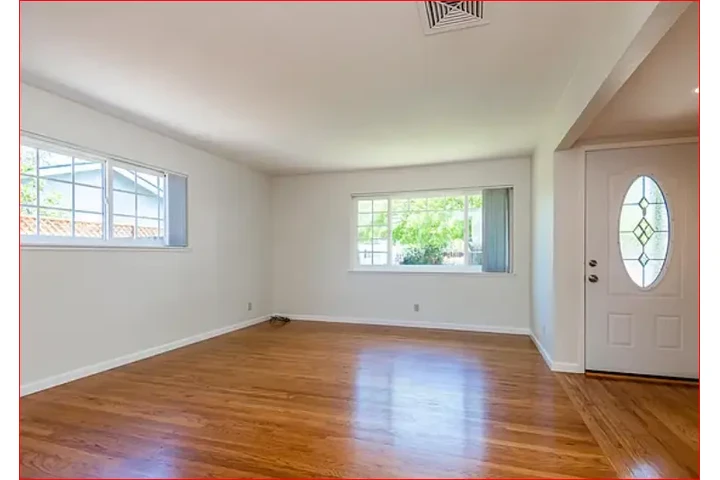 $900 : Beautiful 3 Bedroom, 2 Bath image 5