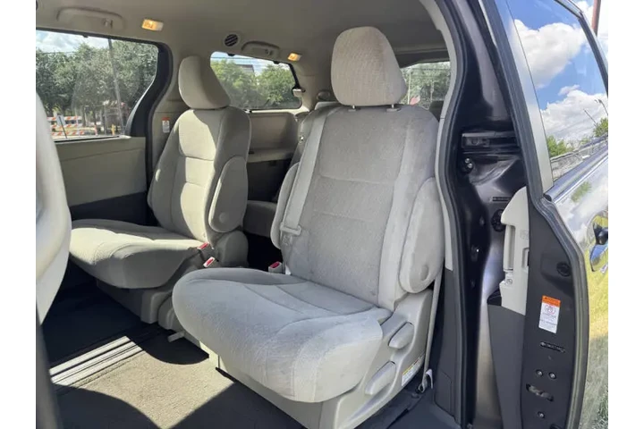 $9995 : 2015 Sienna image 10