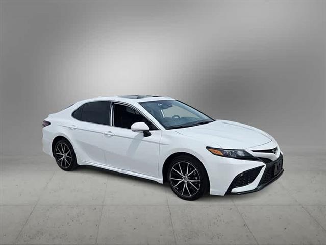 $25990 : Pre-Owned 2022 Toyota Camry SE image 2