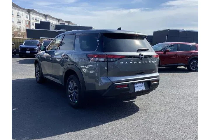 $27487 : Nissan Pathfinder 2024 AWD S image 6