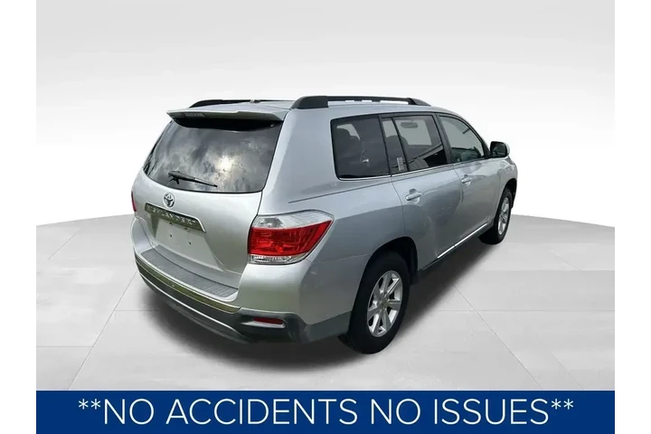 $12498 : Toyota Highlander 2011 SE 4d image 3