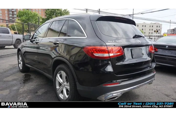 $15888 : 2016 GLC 4MATIC 4dr GLC 300 image 5