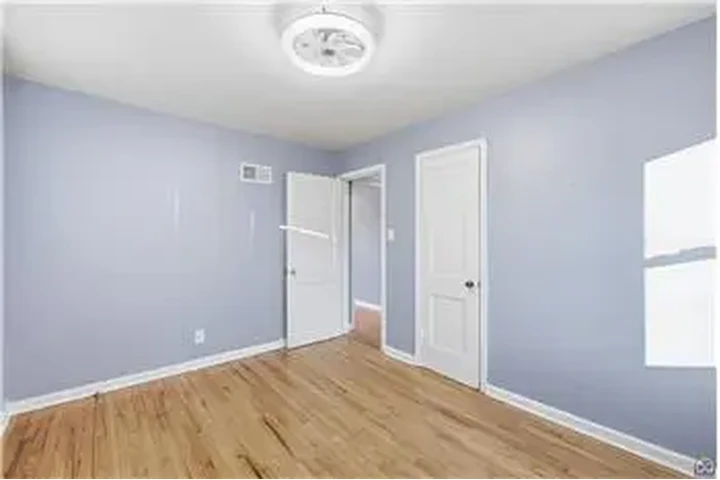 $850 : Rental property with 2 bedro image 7