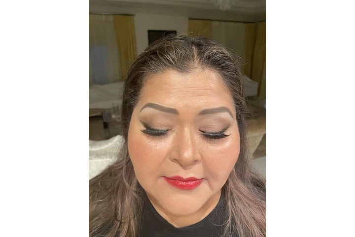 Makeup Artist image 6