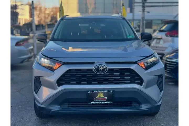 2019 TOYOTA RAV42019 TOYOTA R image 3