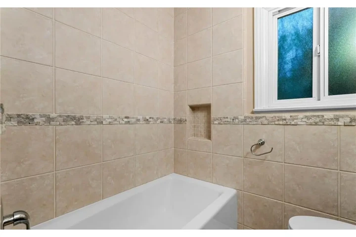 $2375 : 3Bed 2Bath Home in Los Angele image 10