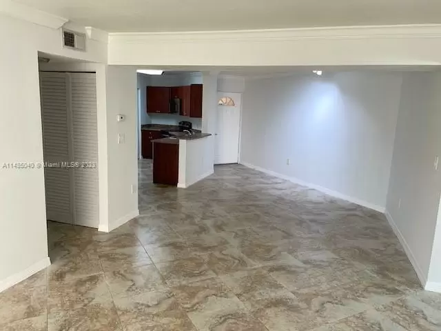 $2300 : Miami: Lakes  Remodelado image 6