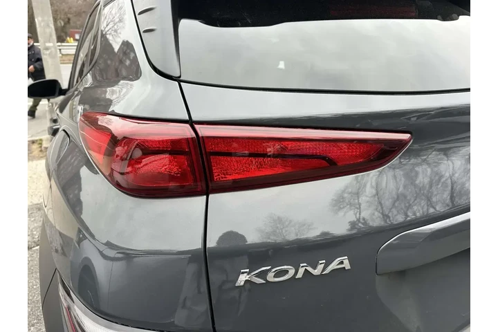 $19985 : Hyundai KONA 2023 AWD SEL 4d image 6