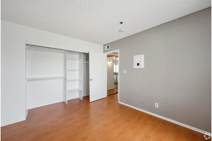 $2200 : Beautiful 2 beds 2 bath image 3