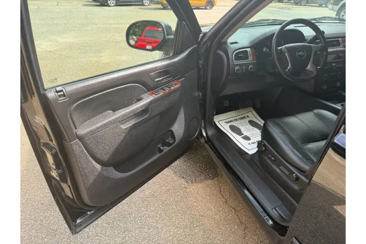 $9999 : 2011 Suburban LT image 9