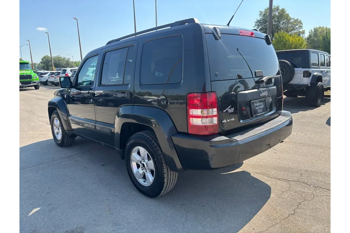 $5980 : 2011 Liberty 4WD 4dr Sport image 4