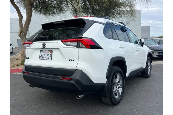 $27997 : Toyota RAV4 2022 XLE 4dr SUV image 3