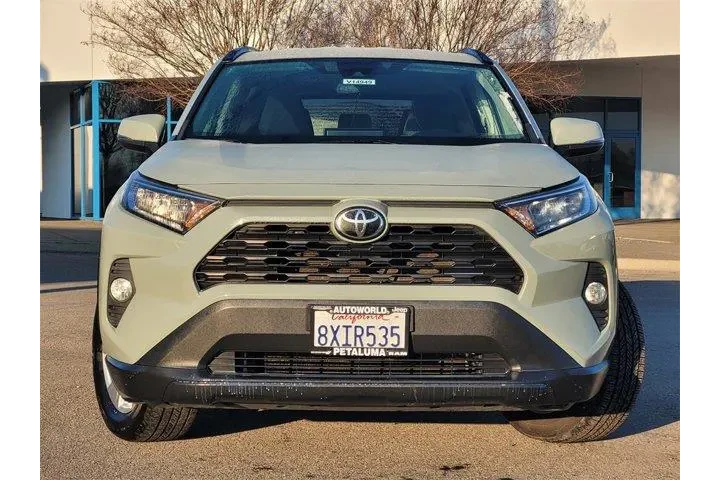 $24488 : Toyota RAV4 2021 AWD XLE 4dr image 2