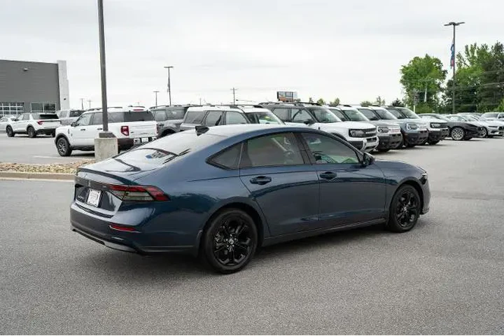 $28977 : Honda Accord 2025 SE 4dr Sed image 10
