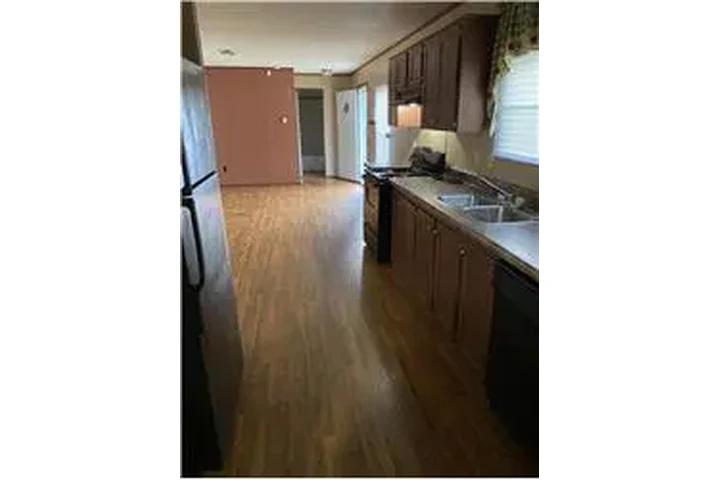 $875 : Rental property with 2 bedro image 3