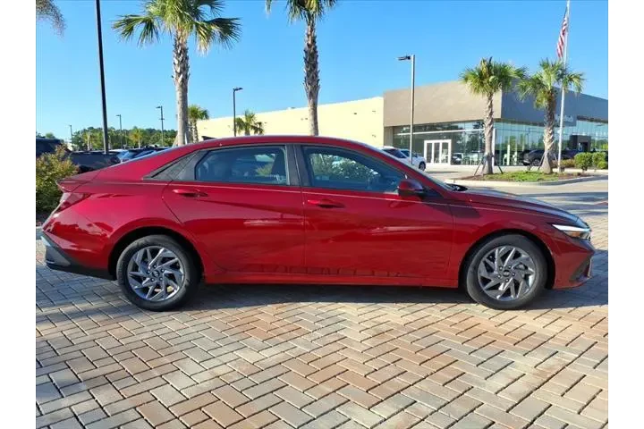 $23990 : Hyundai ELANTRA 2024 SEL 4dr image 2