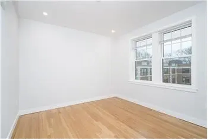 $3300 : Rental property with 1 bedro image 5