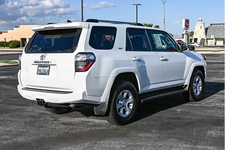 Toyota 4Runner 2022 4x2 SR5 image 8