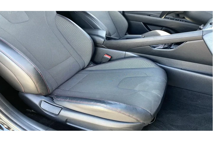 $21990 : Hyundai ELANTRA 2024 N Line image 10