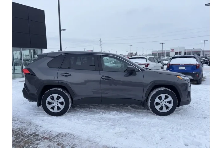 $29998 : 2023 RAV4 LE image 4
