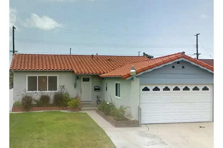 $2165 : All bedrooms are equipped 1,07 image 1