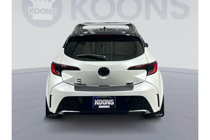 $24877 : Toyota Corolla Hatchback 202 image 4