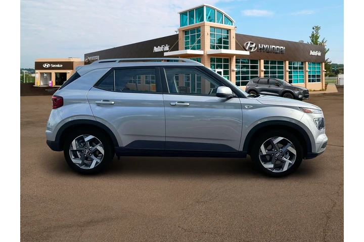 $20900 : Hyundai VENUE 2024 SEL 4dr C image 9