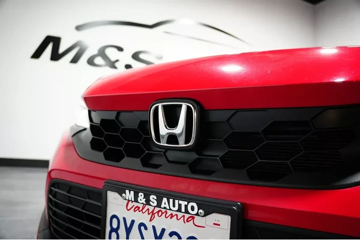 $22830 : 2022 Civic Hatchback image 4