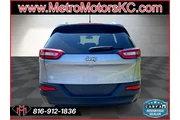 $12989 : 2018 Cherokee Latitude FWD thumbnail