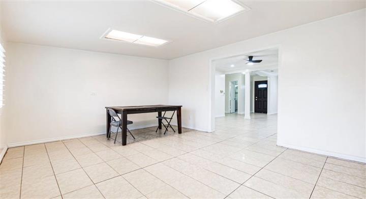 $2600 : Completely remodeled image 5