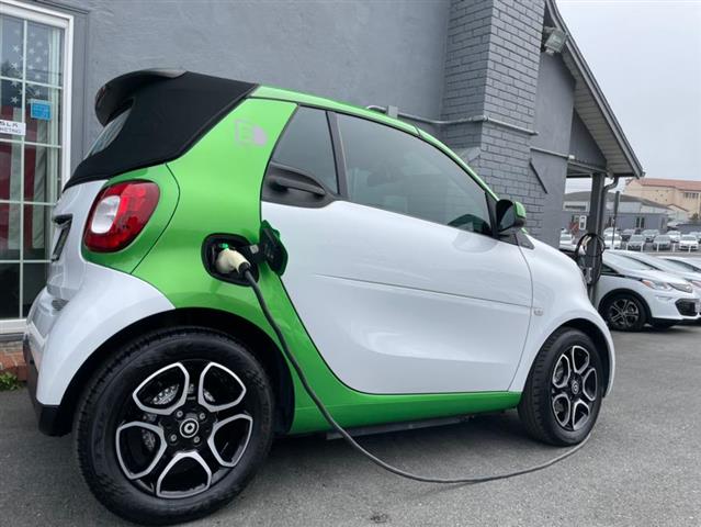 $15500 : Used 2018 fortwo electric dri image 5