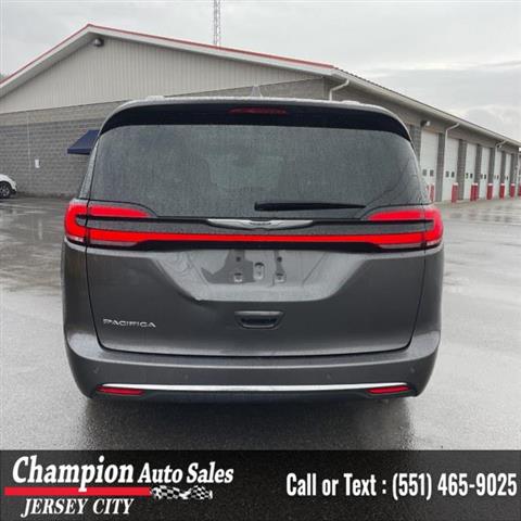 Used 2022 Pacifica Touring L image 7
