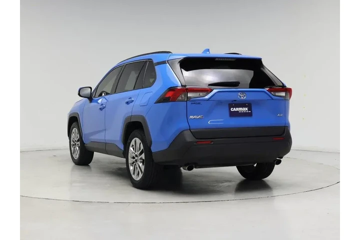 $26998 : Toyota RAV4 2021 XLE Premium image 2