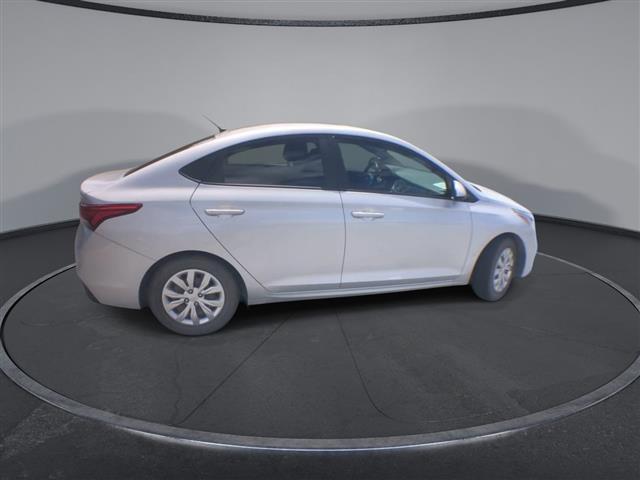 $12700 : PRE-OWNED 2018 HYUNDAI ACCENT image 9