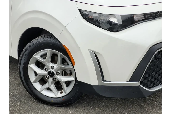 $17750 : Kia Soul 2024 S 4dr Crossove image 9