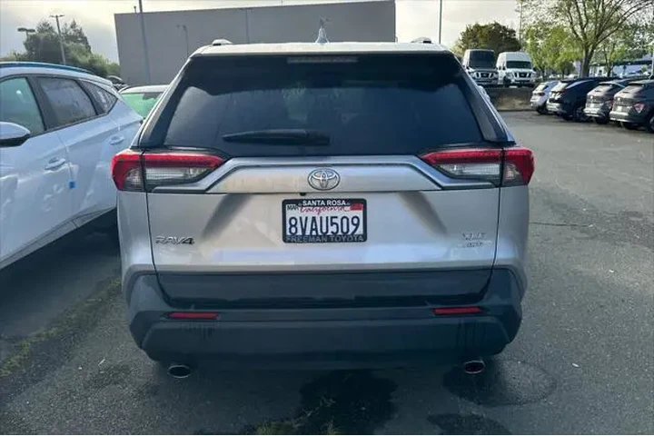 $29990 : Toyota RAV4 2021 AWD XLE 4dr image 6