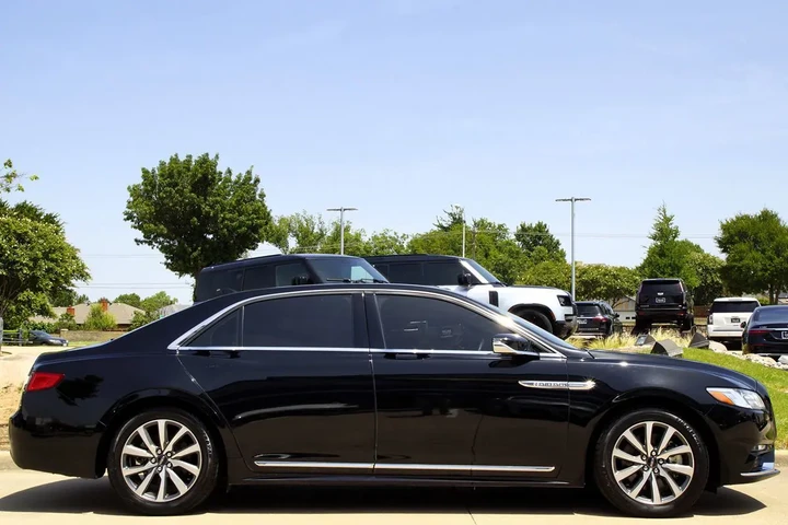$26991 : 2018 Continental Premiere image 8