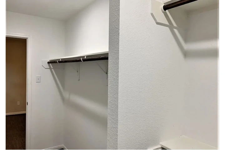 $900 : charm natural  hardwood Home image 5